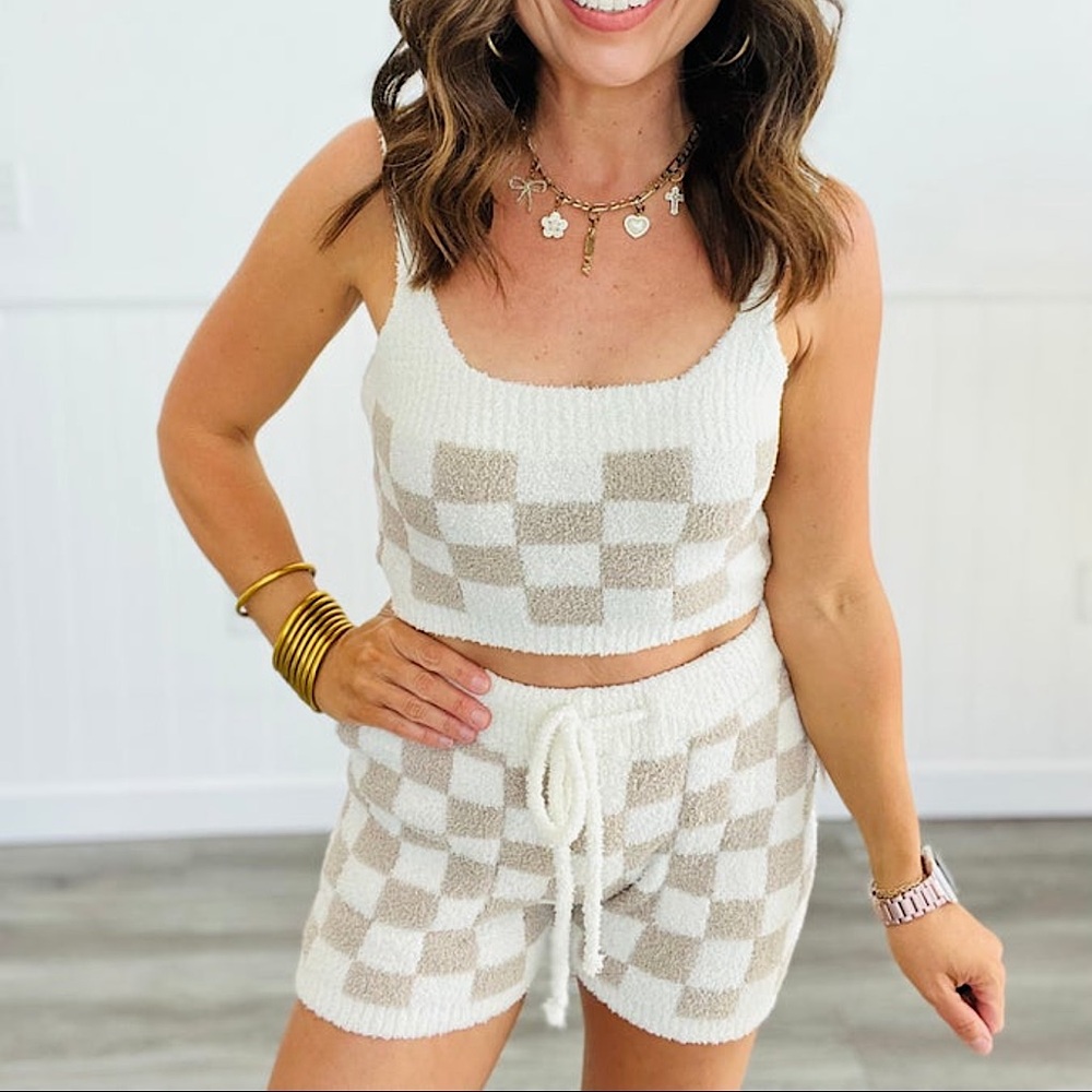 🆕🌿🤍COMFY LUXE: BEIGE Fuzzy Checkered Tank Top S/M